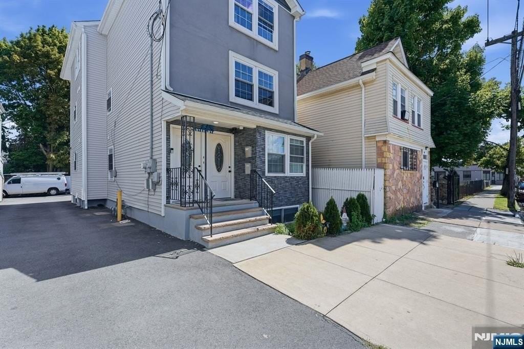 428 Valley St - Photo 2 of 20