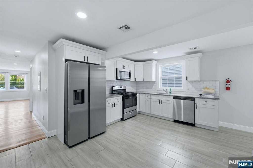 428 Valley St - Photo 5 of 20
