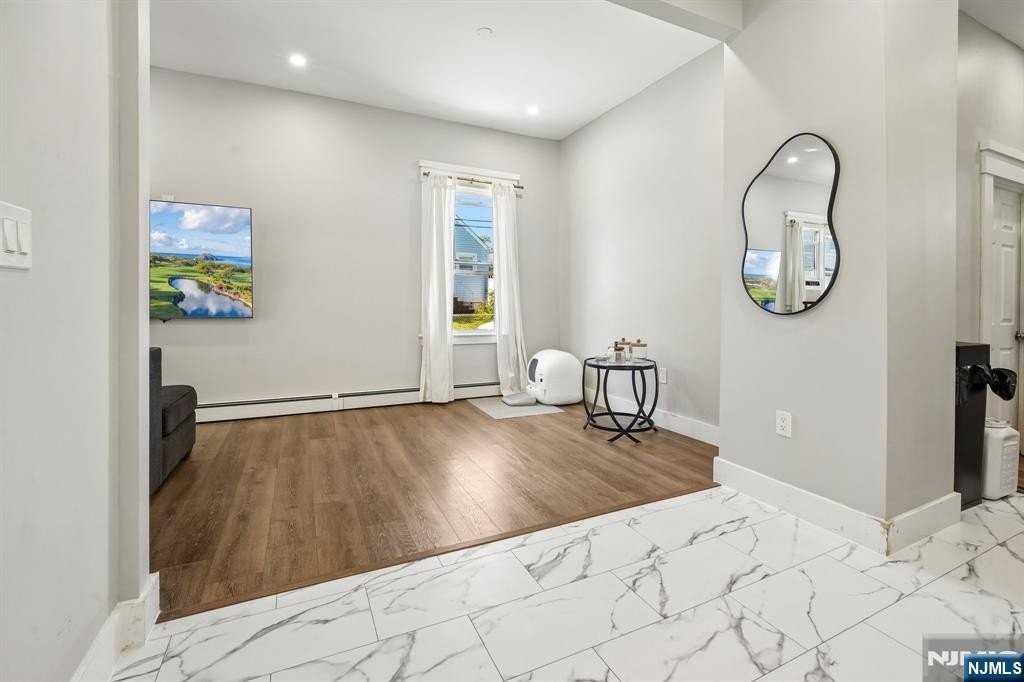 27 Gold St - Photo 4 of 19