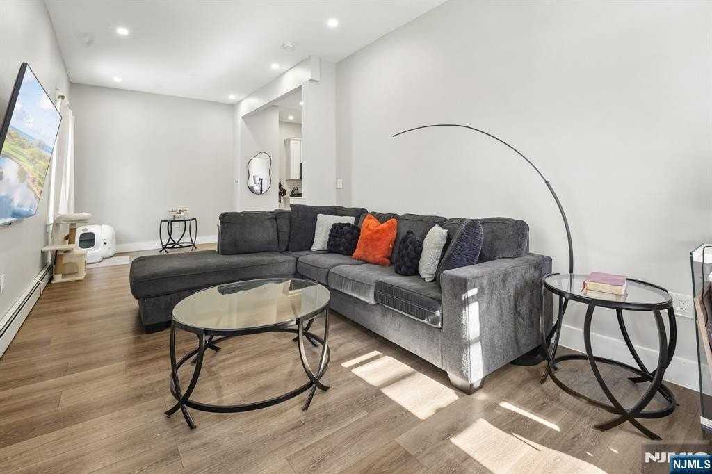 27 Gold St - Photo 6 of 19