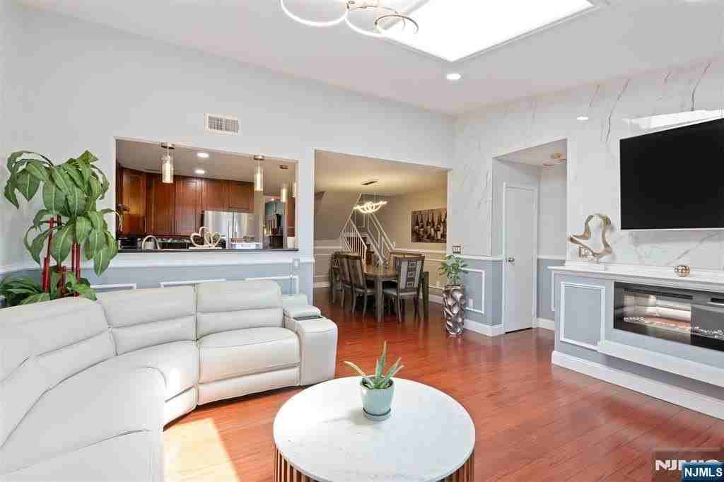 6501 Liberty Ave #F5 - Photo 4 of 26