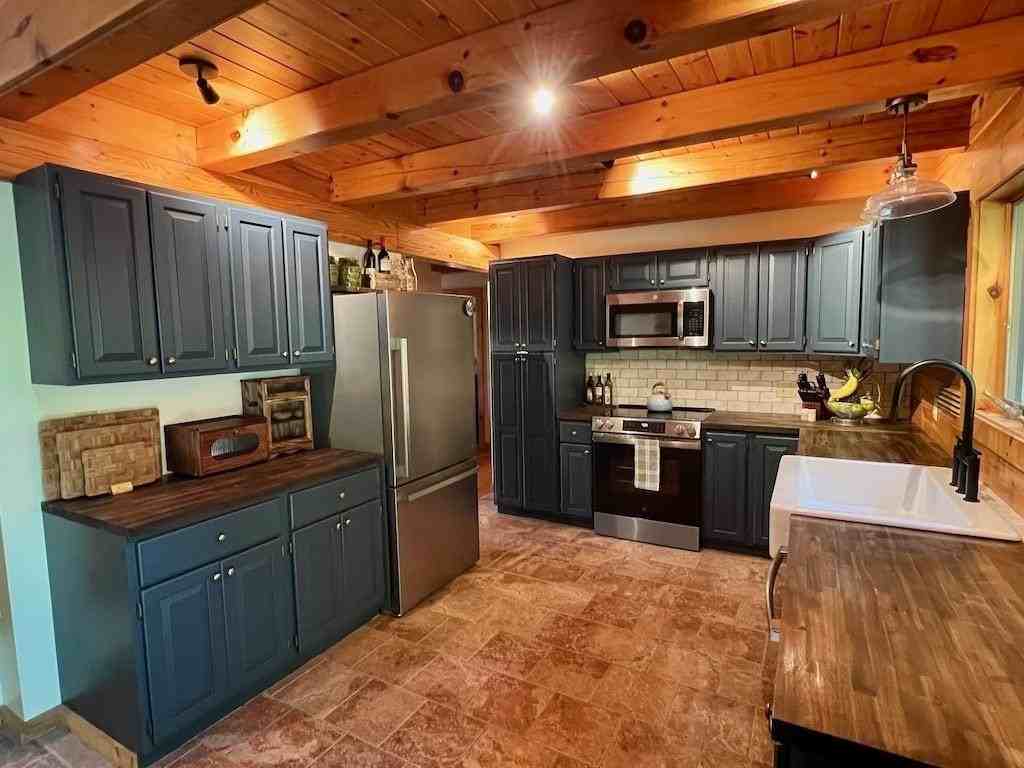 5451 River Rd - Photo 7 of 39