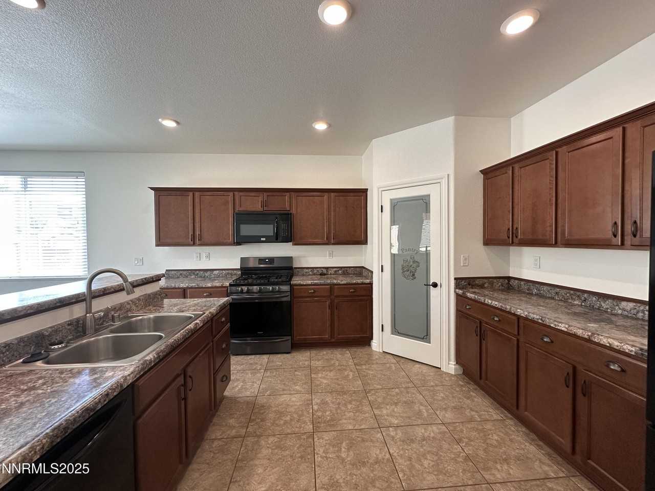 18230 Polar Bear Ct - Photo 6 of 23