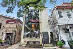 featured image of 3336 Bienville St