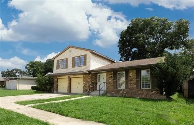381 Westmeade Dr - Photo 2 of 20