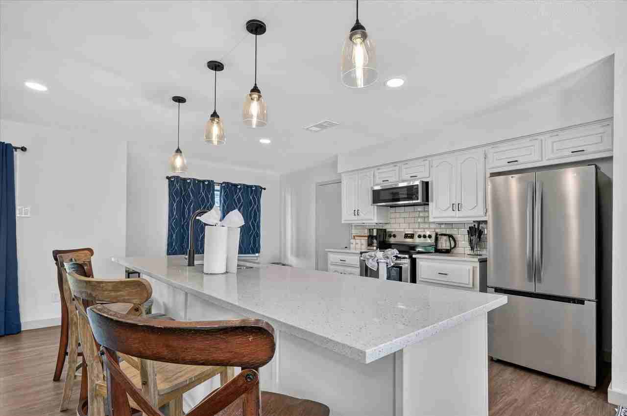 529 Shore Dr - Photo 2 of 40
