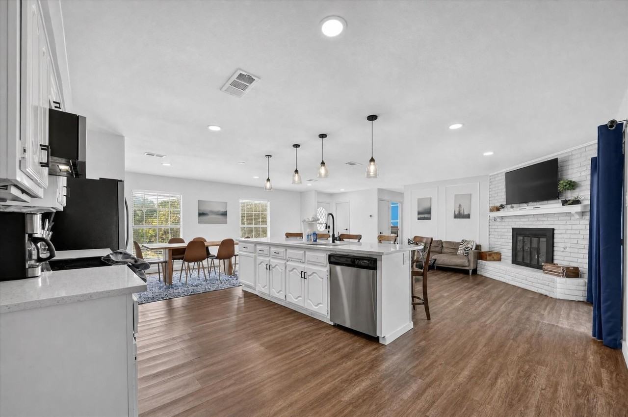 529 Shore Dr - Photo 4 of 40