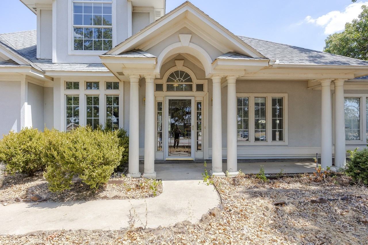4525 Teasley Ln - Photo 6 of 37