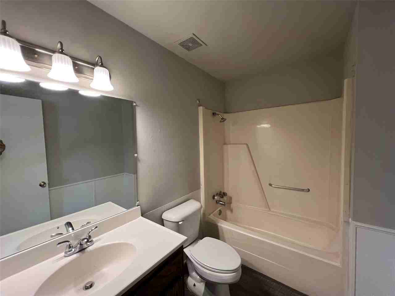 2318 N Alexander St - Photo 6 of 9