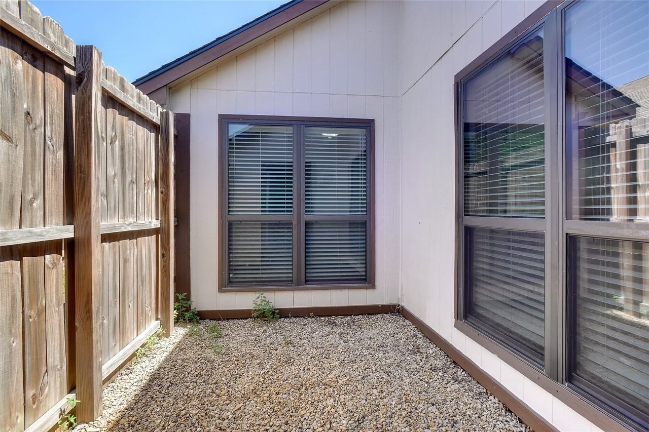 1426 Windmill Ln - Photo 6 of 18
