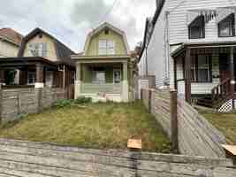 featured image of 484 Crestline Ave #1