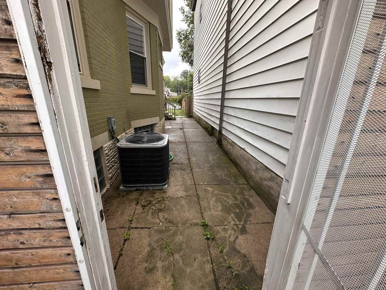 484 Crestline Ave #1 - Photo 3 of 10