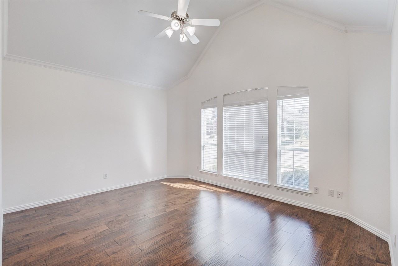 1037 Kyan Ln - Photo 3 of 29