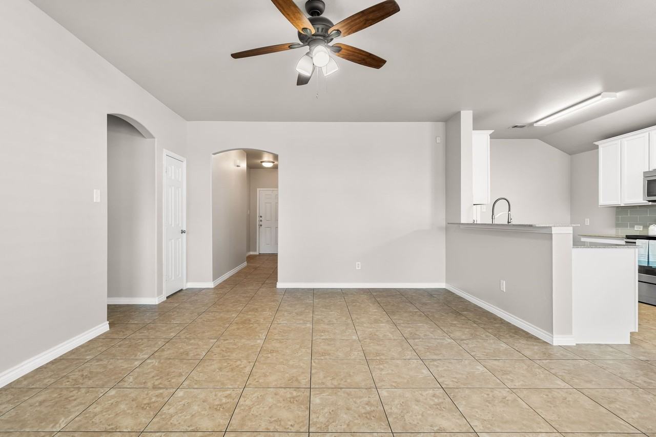 230 Windmill Dr - Photo 3 of 28