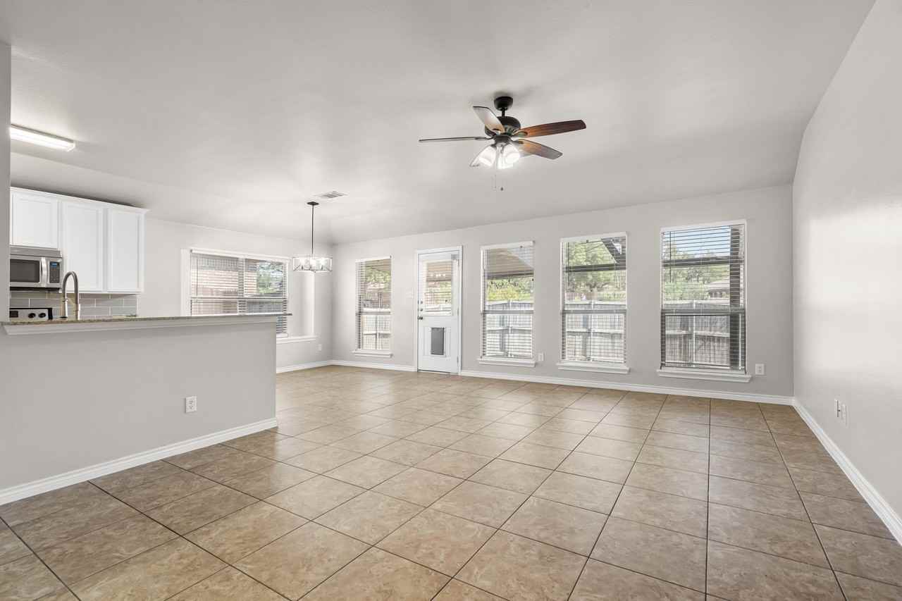 230 Windmill Dr - Photo 5 of 28