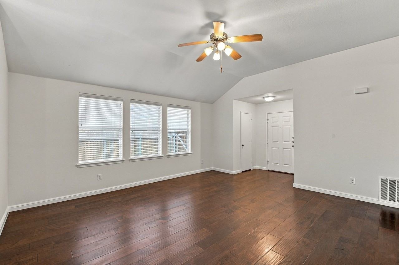 3513 Truman St - Photo 4 of 29