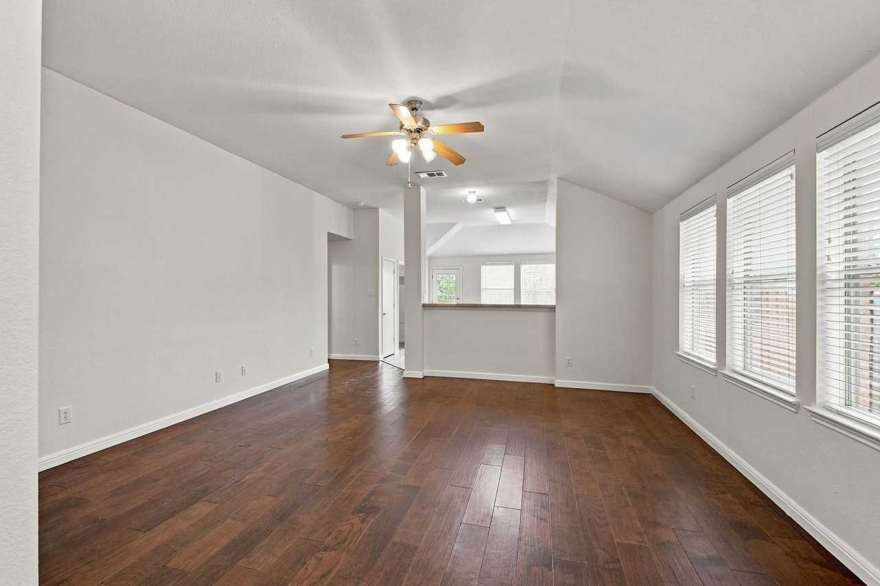 3513 Truman St - Photo 5 of 29