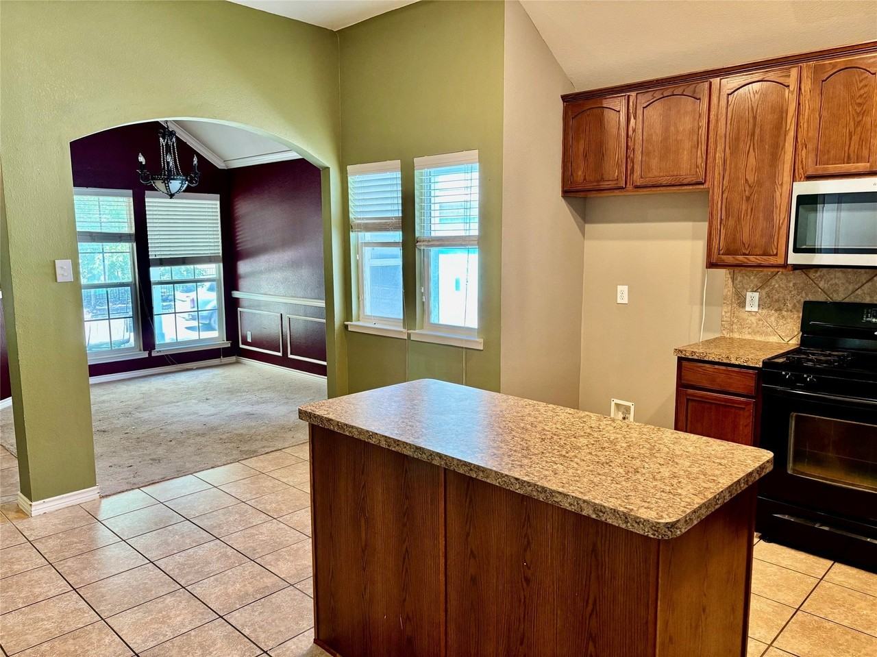 1512 Continental Congress Pkwy - Photo 4 of 16
