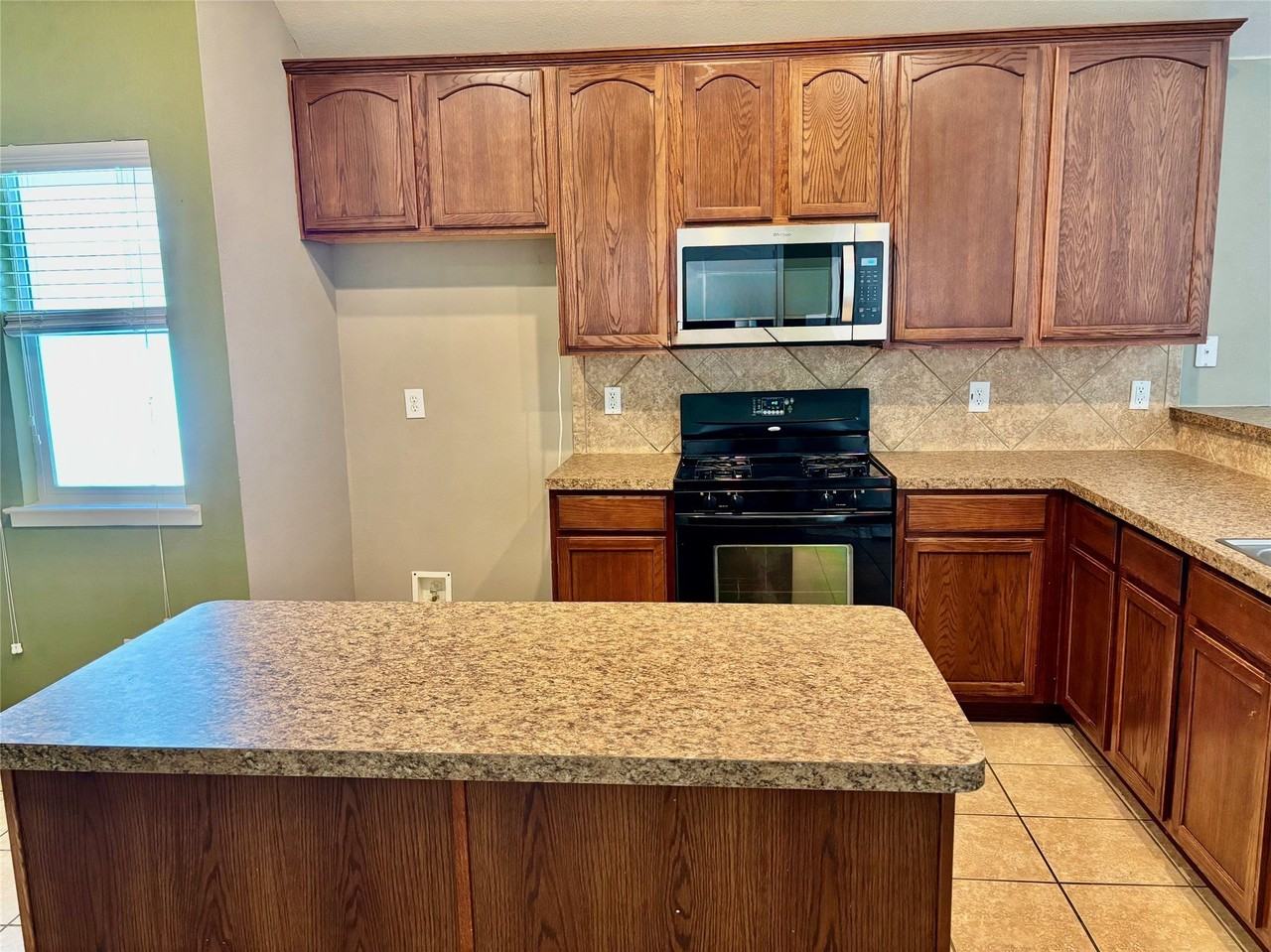 1512 Continental Congress Pkwy - Photo 5 of 16