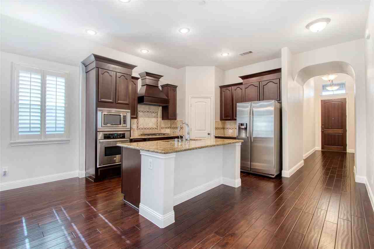8609 Dewland Dr - Photo 2 of 32