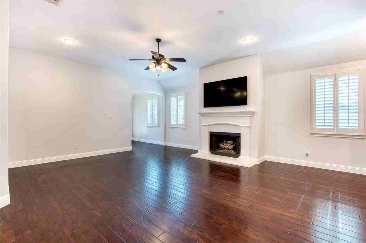 8609 Dewland Dr - Photo 3 of 32
