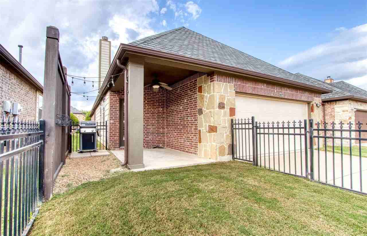 8609 Dewland Dr - Photo 4 of 32