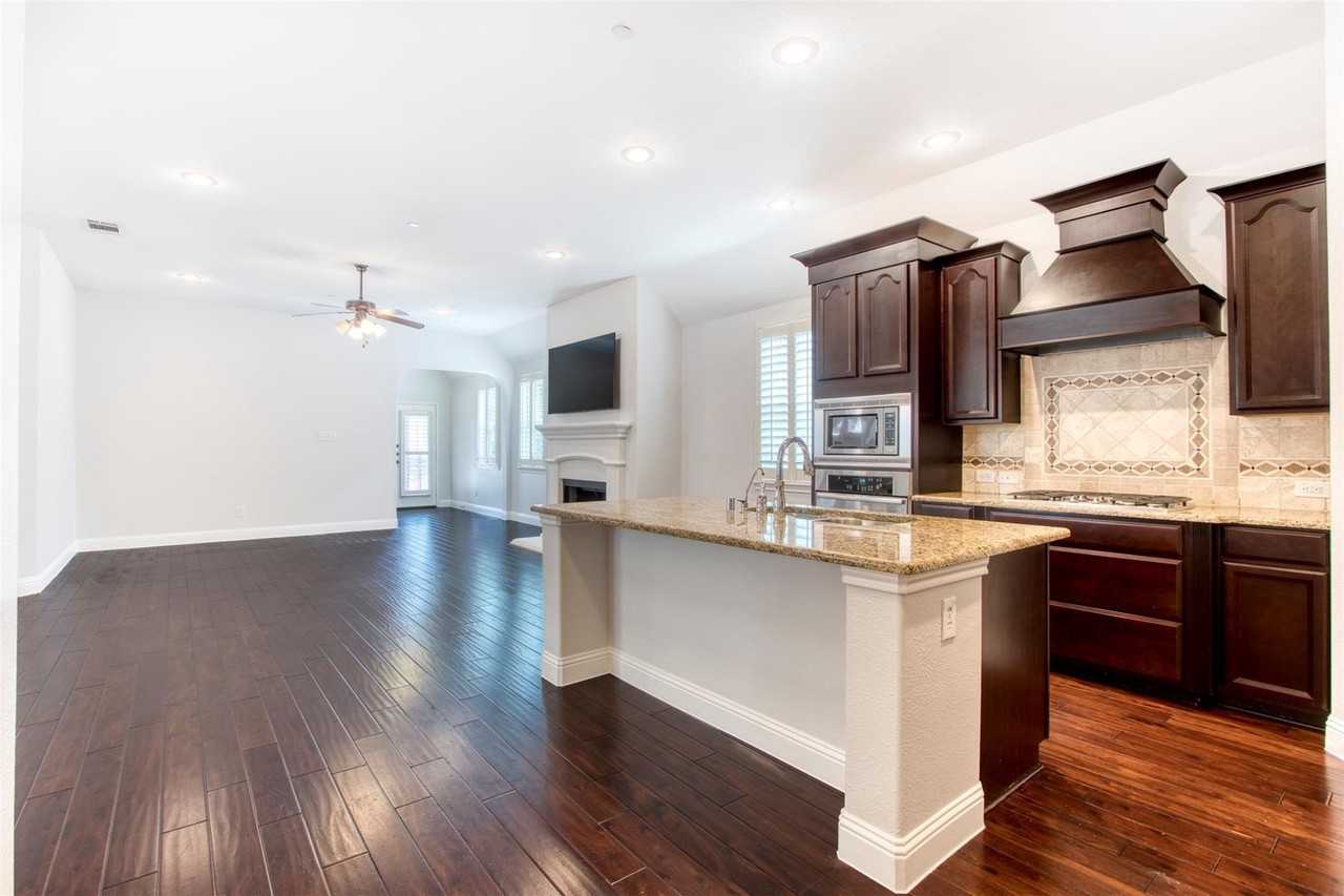 8609 Dewland Dr - Photo 6 of 32