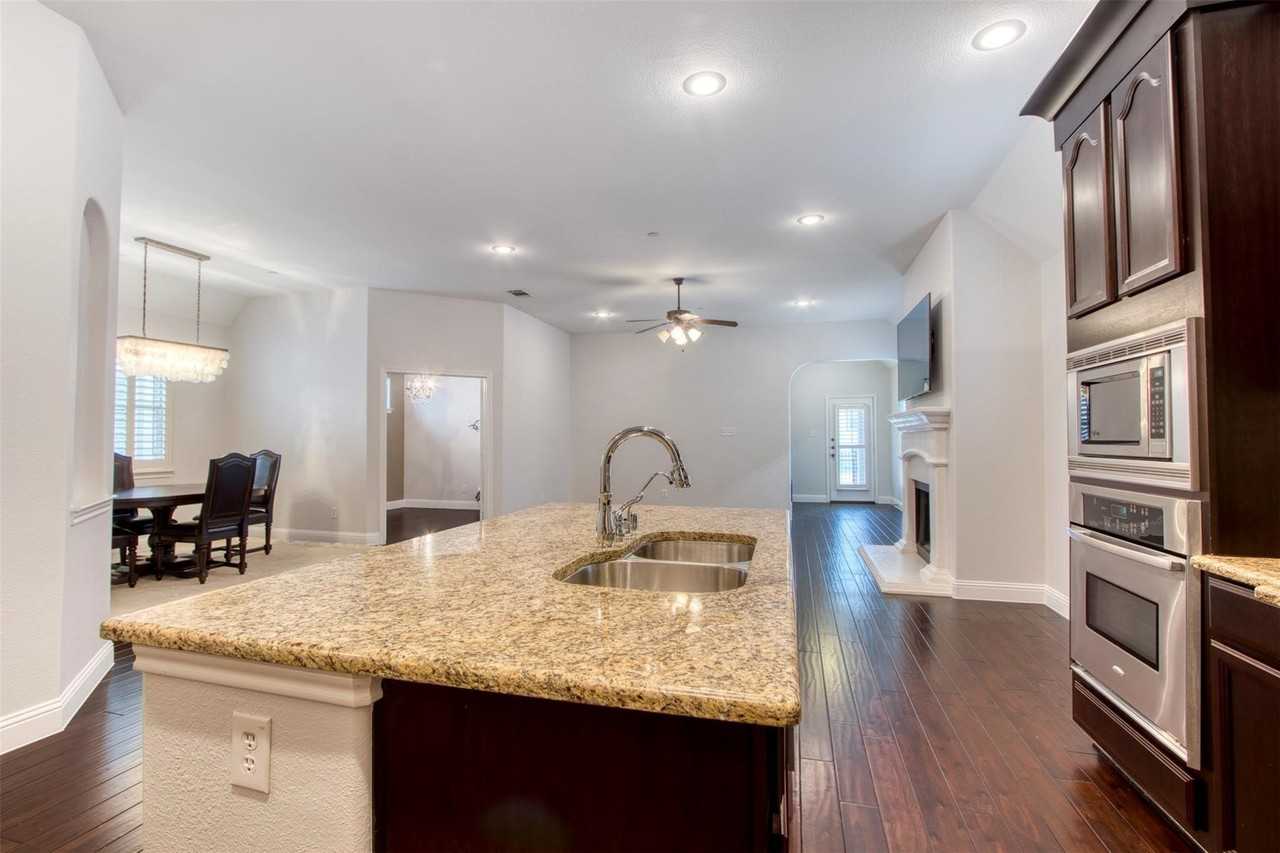 8609 Dewland Dr - Photo 7 of 32