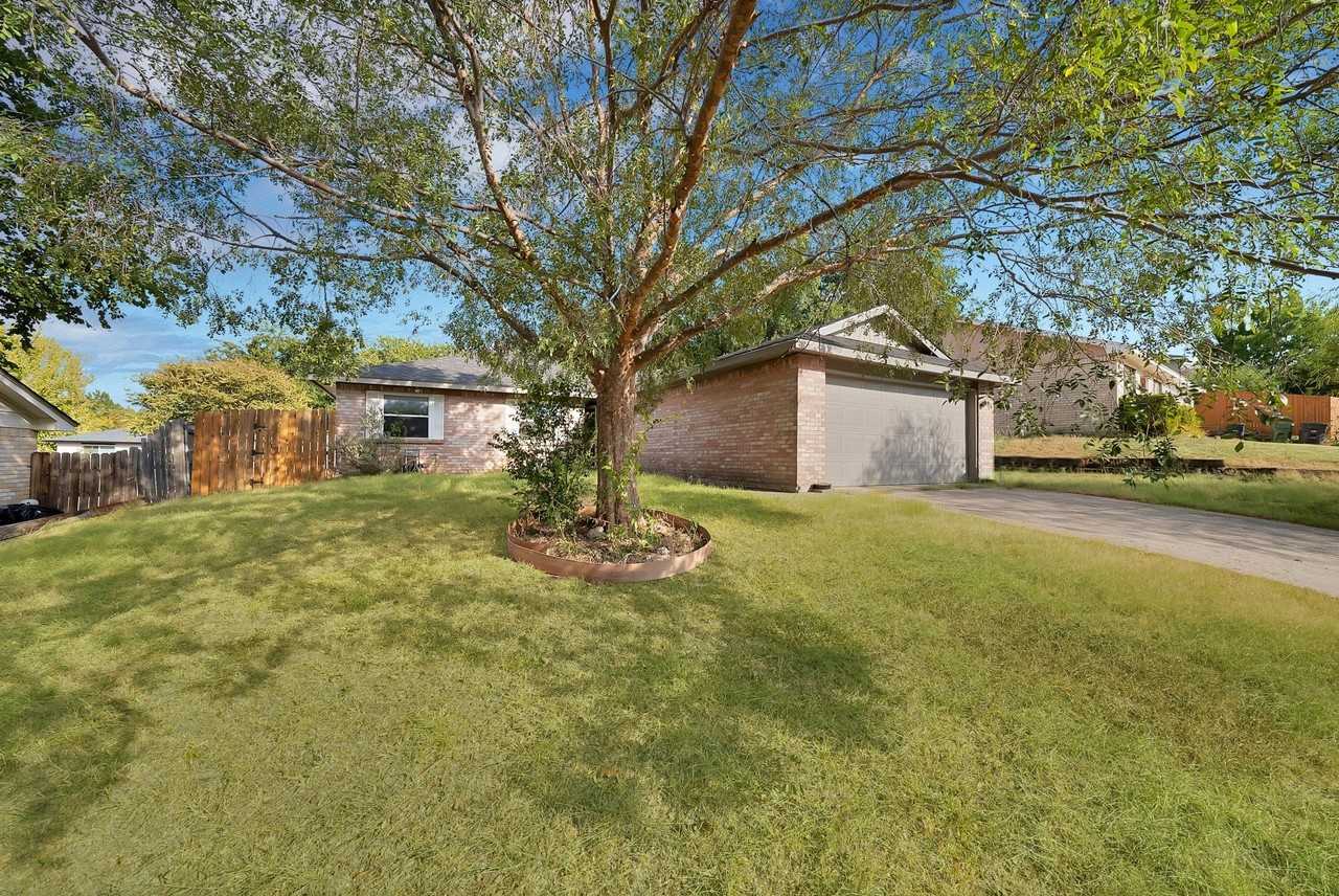 813 Panay Way Dr - Photo 2 of 26