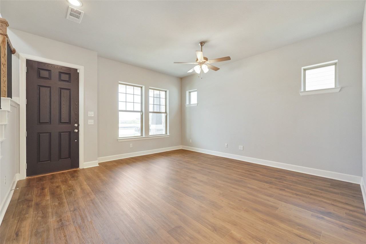 14421 Walsh Ave - Photo 3 of 33
