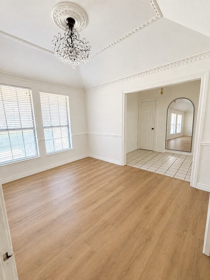1213 Parkrow Pl - Photo 5 of 34