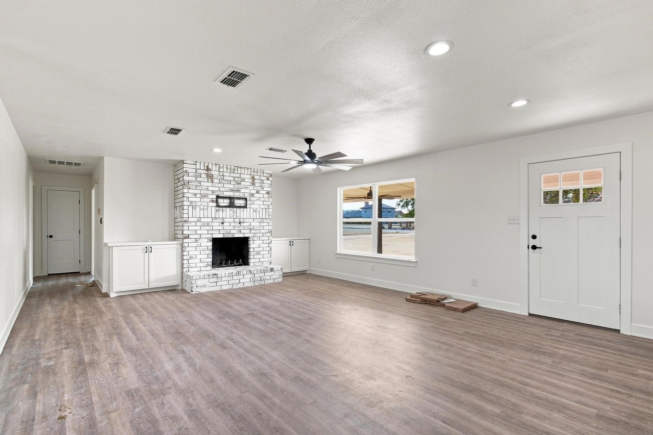 141 Southfork Dr - Photo 3 of 40