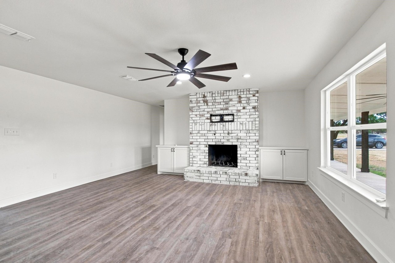 141 Southfork Dr - Photo 4 of 40