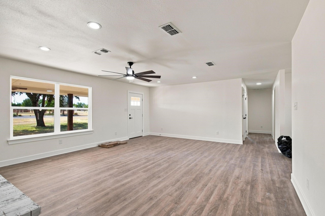 141 Southfork Dr - Photo 6 of 40