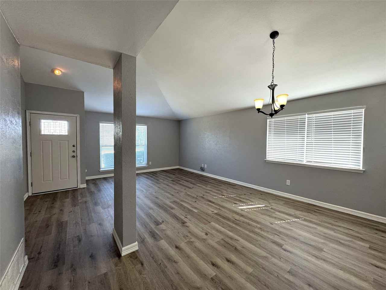 1762 Glencairn Ln - Photo 3 of 29