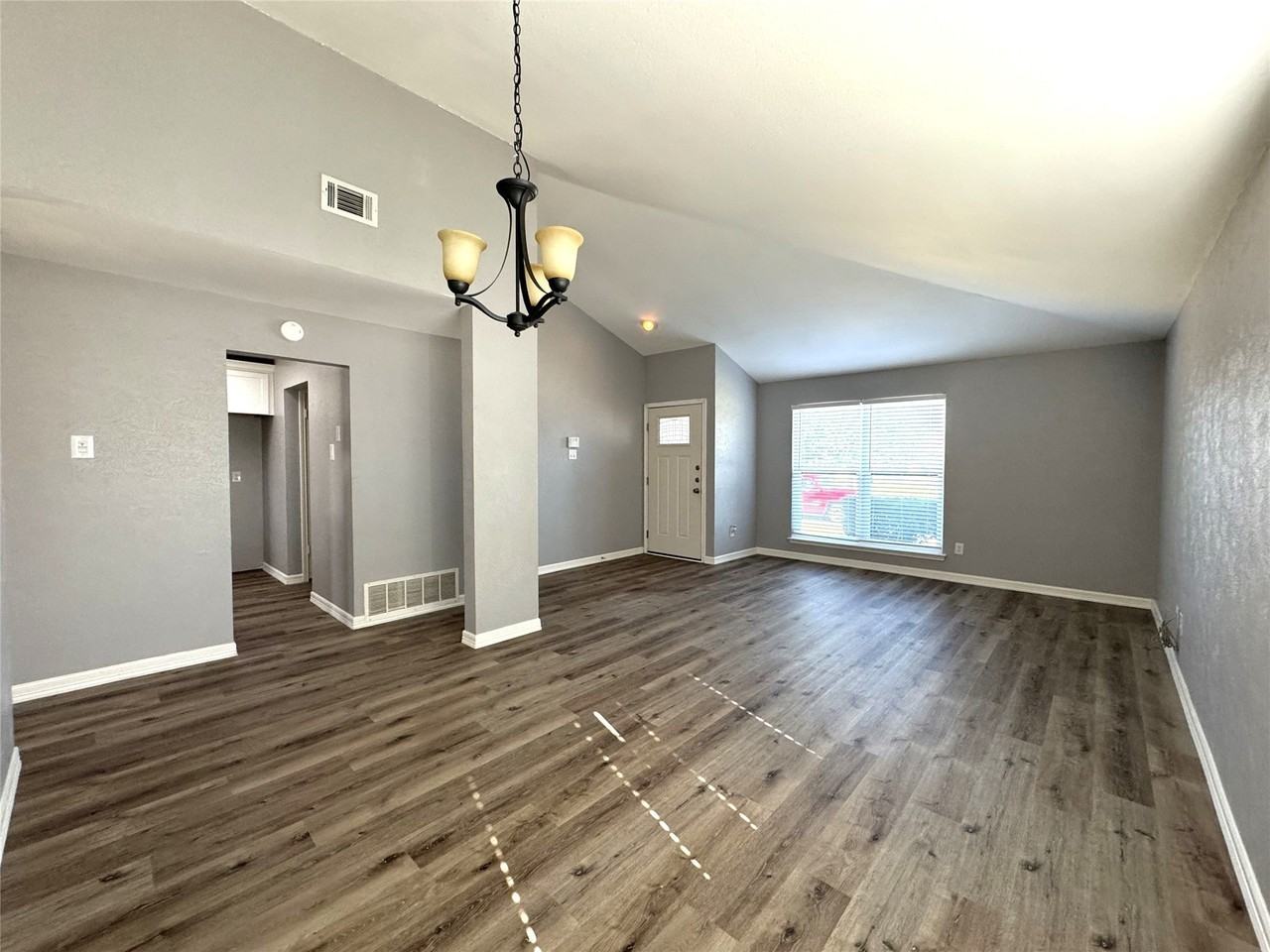 1762 Glencairn Ln - Photo 6 of 29
