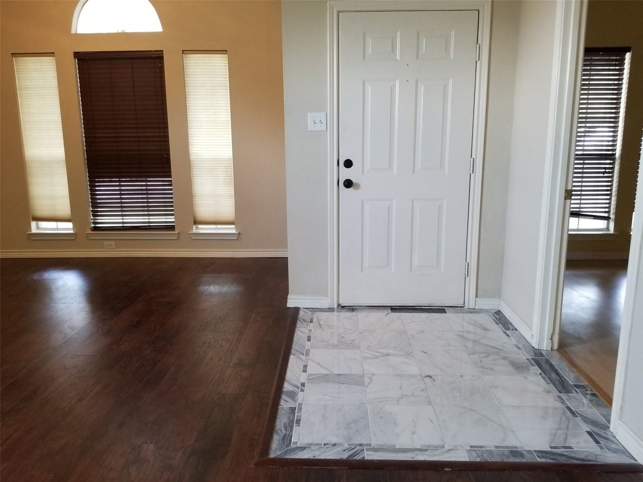 8002 Killarney Ln - Photo 4 of 20