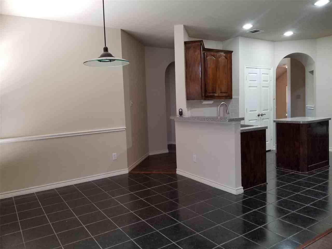 8002 Killarney Ln - Photo 7 of 20