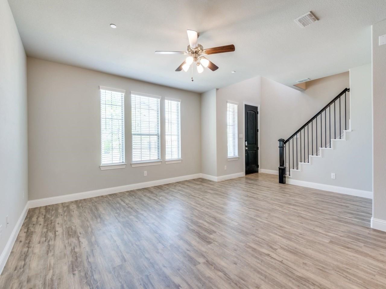 1036 Foxglove Dr - Photo 5 of 25