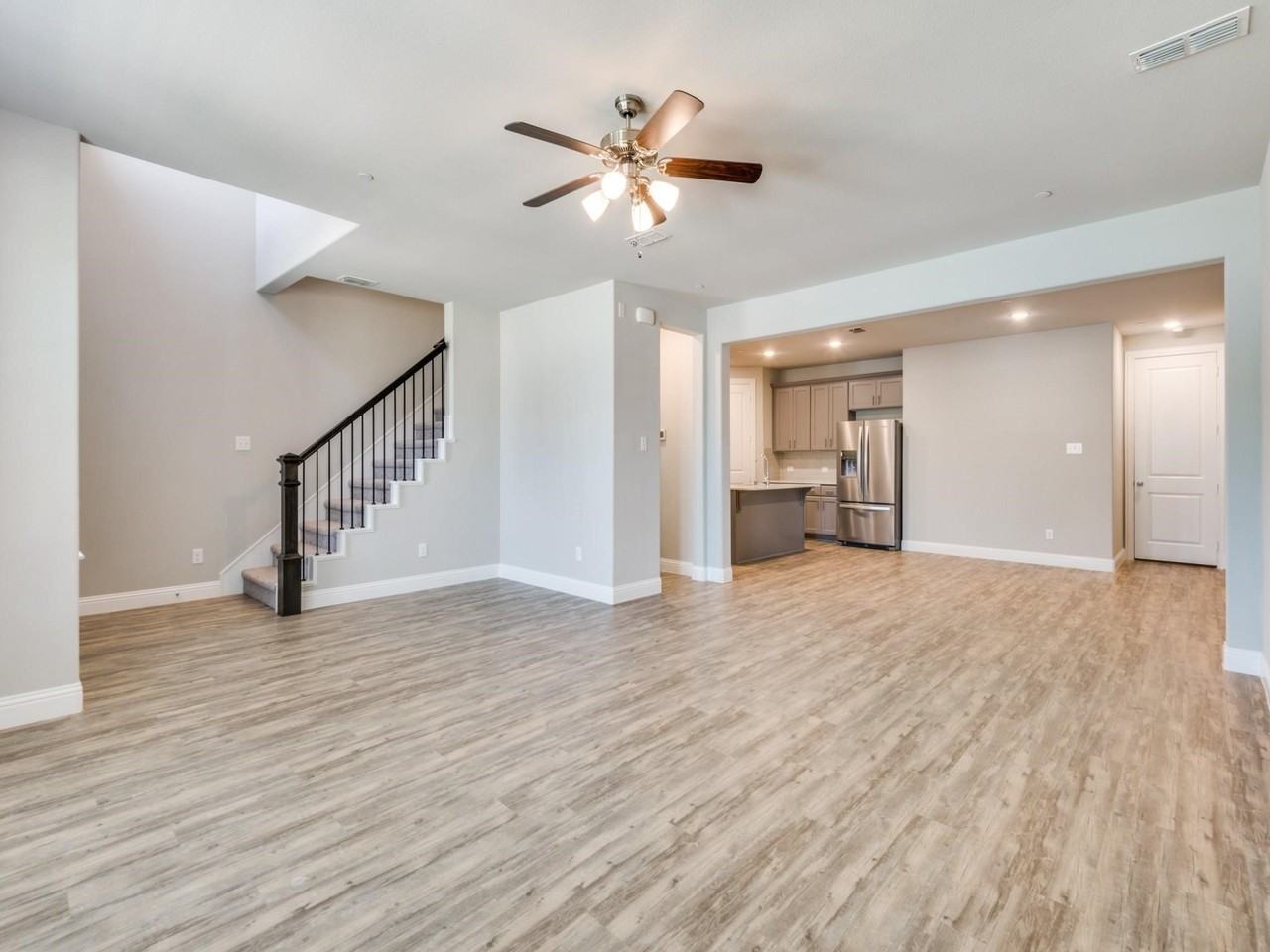 1036 Foxglove Dr - Photo 6 of 25