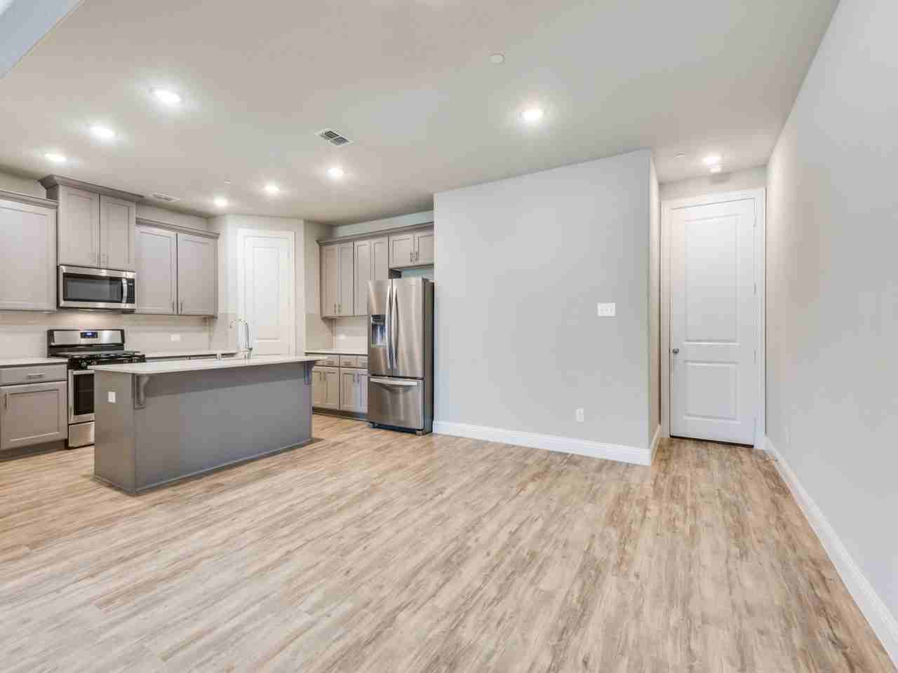 1036 Foxglove Dr - Photo 7 of 25