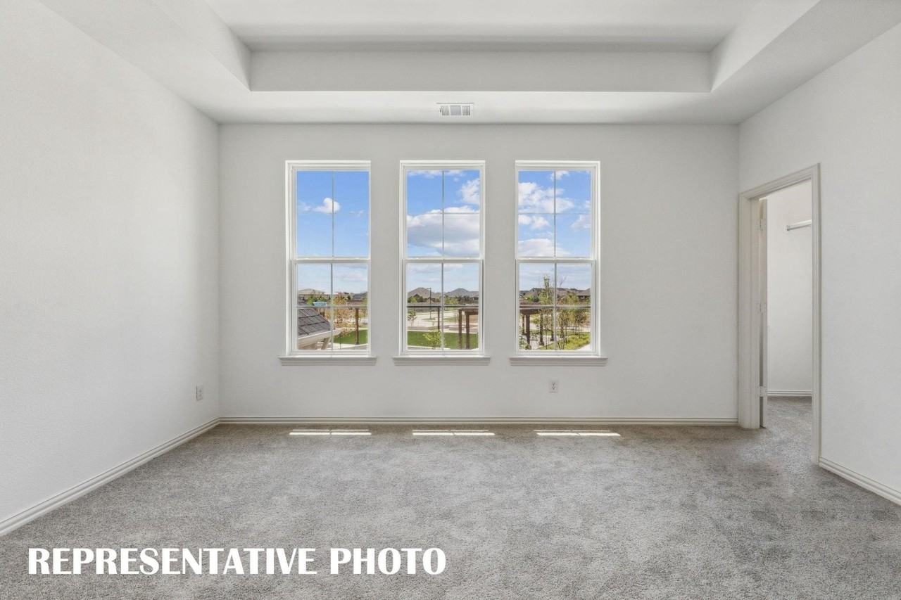 1023 Splitrock Dr - Photo 2 of 14