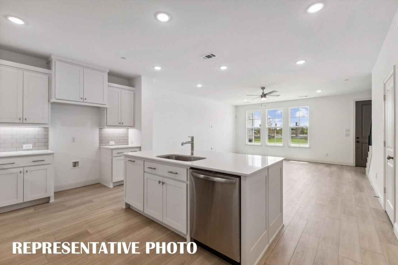 1023 Splitrock Dr - Photo 3 of 14