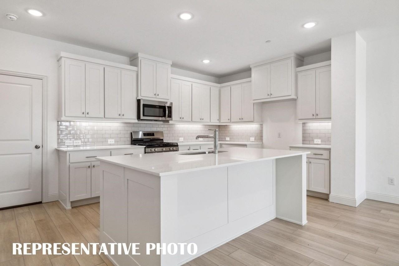 1023 Splitrock Dr - Photo 4 of 14