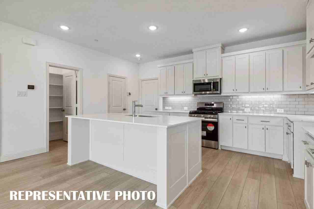 1023 Splitrock Dr - Photo 5 of 14