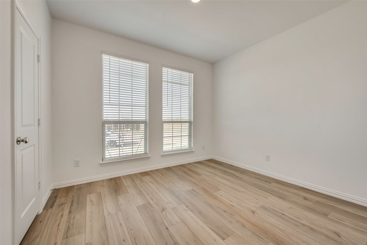 3009 Sovereignty Dr - Photo 4 of 20