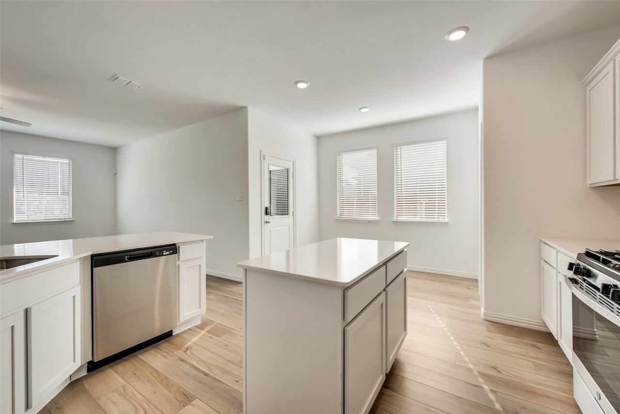 3009 Sovereignty Dr - Photo 5 of 20