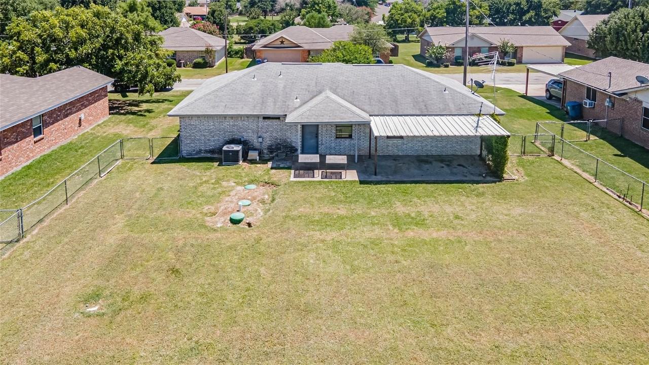 4031 Country Meadows Cir - Photo 7 of 36