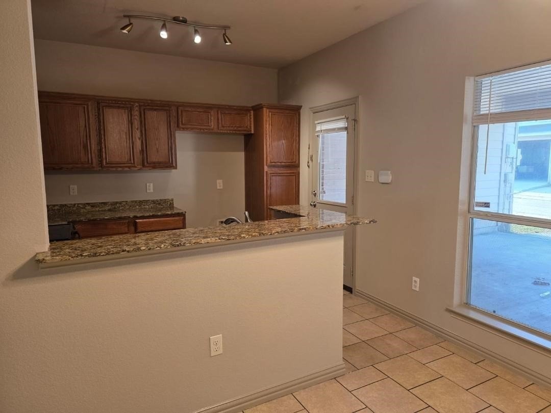 2384 Calendar Ct - Photo 7 of 21