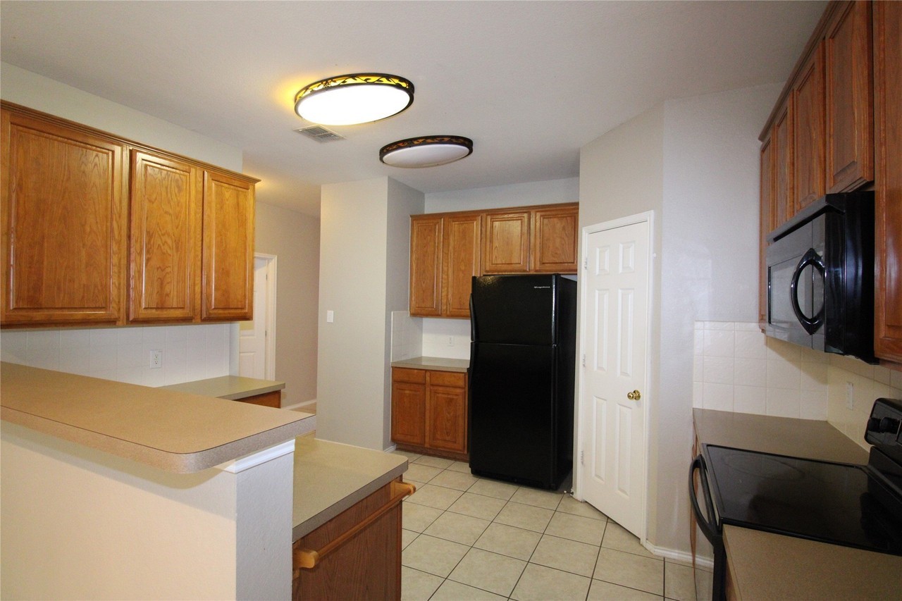 4126 Carrington Dr - Photo 4 of 21